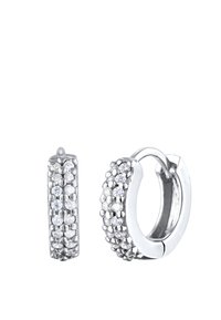 Boucles d'oreilles en argent en forme de créole avec un design texturé et des cristaux transparents incrustés d'un côté, réfléchissant la lumière grâce à une finition poli.