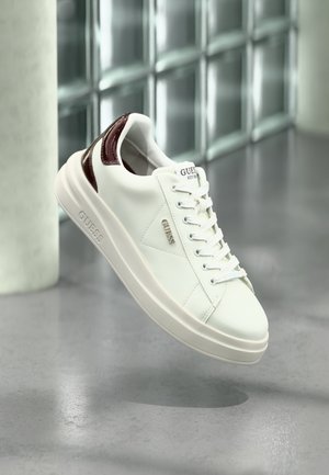 Guess ELBINA - Baskets basses - white/wine