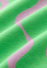 Next SHORT SLEEVE CREW NECK   REGULAR FIT - Trükipildiga T-särk - green pink print