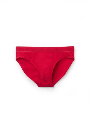 Calzoncillos cortos para hombre de algodón rojo con cintura elástica que presenta el nombre de la marca en relieve y costuras frontales contorneadas, mostrados sobre un fondo blanco.