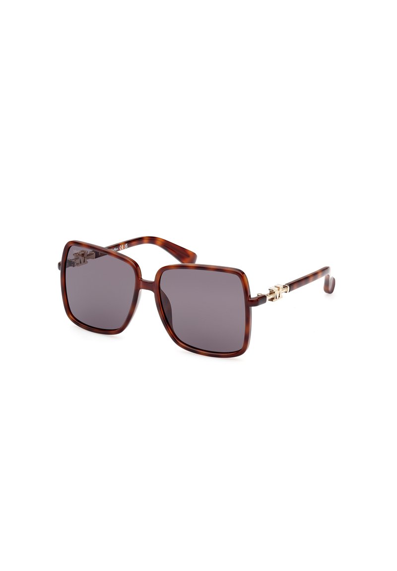 Gafas de sol de carey marrón con montura cuadrada, lentes oscuros y detalles dorados en las patillas. Acabado suave y brillante.