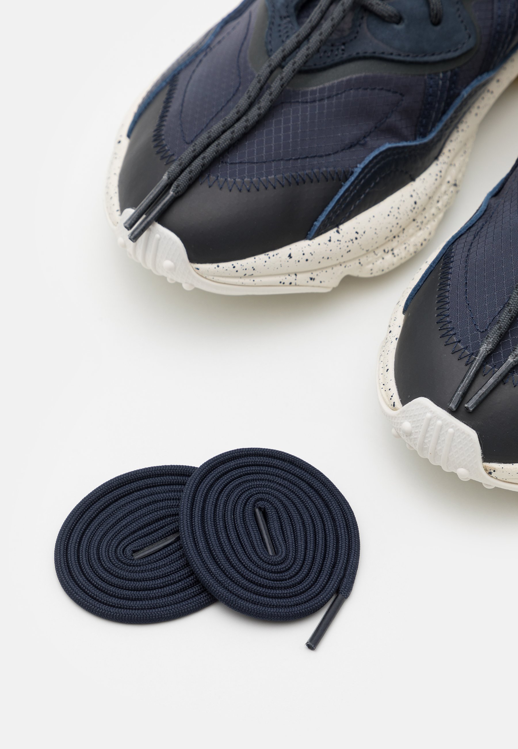 adidas Originals OZWEEGO UNISEX - Trainers - blue/dark blue - Zalando.co.uk