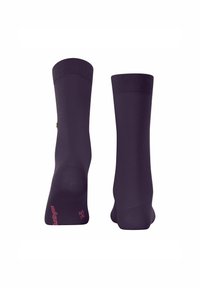 Calzini viola scuro con bordo a coste e un logo rosa sul lato, mostrati in posizione verticale, evidenziando il loro design e colore.