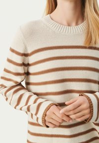 Part Two Sweter