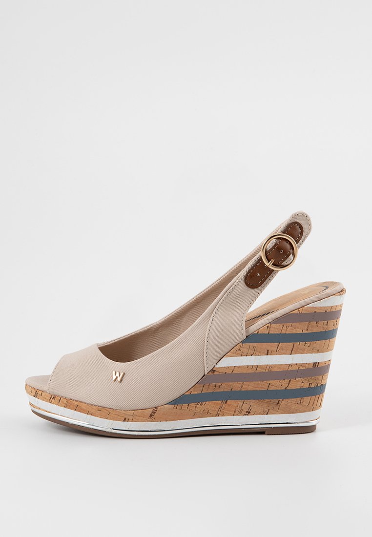 Wrangler Sandalen met sleehak zandkleur