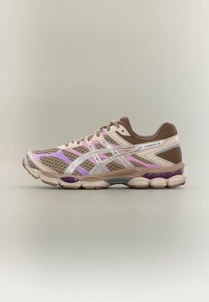 GEL CUMULUS 16 UNISEX - Sneakersy niskie