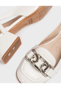 WONDERS Baleríny s otevřenou patou - white