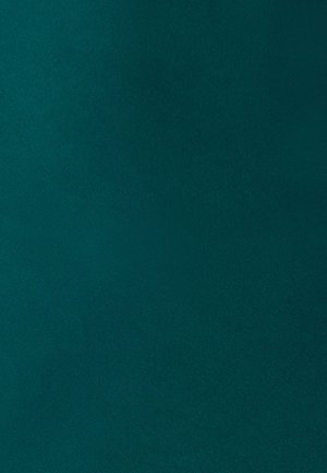 Tissu turquoise avec une texture douce et mate, affichant une surface uniforme sans motifs ni accents. Convient pour le rembourrage ou les accessoires.