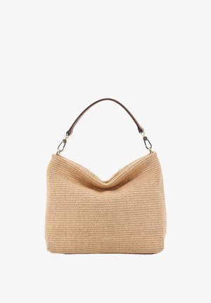 Beige gewebte Umhängetasche mit weicher, lockerer Form und einem einzelnen dunkelbraunen Griff, der mit Metallverschlüssen befestigt ist.