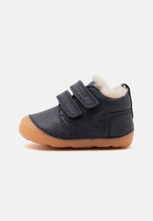 Bisgaard, BAREFOOT CARTER UNISEX - Обувки със самозалепващи се каишки - navy