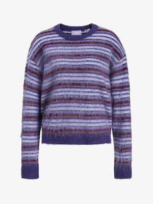 Lilla, valge ja burgundi triibuline karvane pikakäeline kampsun paelkaeluse ning soonikkoes varrukaservade ja alumise servaga.