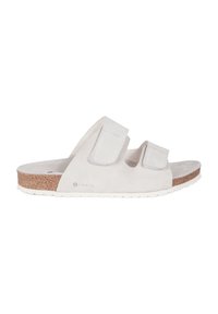 Sandales en suédine gris clair avec deux sangles Velcro réglables, semelle en liège et fond en caoutchouc blanc. Elles présentent un bout rond et un design minimaliste.