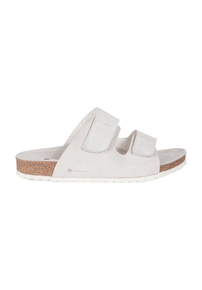 Sandales en suédine gris clair avec deux sangles Velcro réglables, semelle en liège et fond en caoutchouc blanc. Elles présentent un bout rond et un design minimaliste.