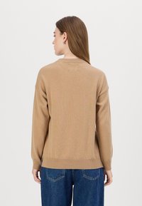 GANT C-NECK - Strickpullover - caramel beige