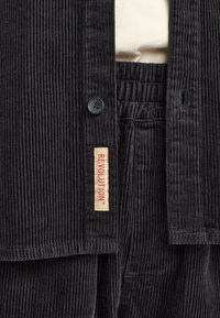 Unselected, darkgrey