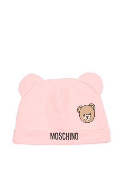 Cappellino di cotone rosa con orecchie da orso e stampa di un volto di orso. La visiera mostra il nome del marchio "MOSCHINO" in nero.