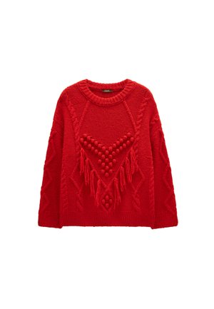 Czerwony sweter na drutach z teksturowanymi geometrycznymi wzorami, wypukłymi kulkami, detalami w postaci frędzli, długimi rękawami i okrągłym dekoltem.