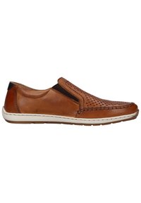 Braune Leder-Schlupfschuhe mit gewebtem Design an der Spitze, elastischen seitlichen Einsätzen und einer weißen Gummisohle. Insgesamt glatte Oberfläche.