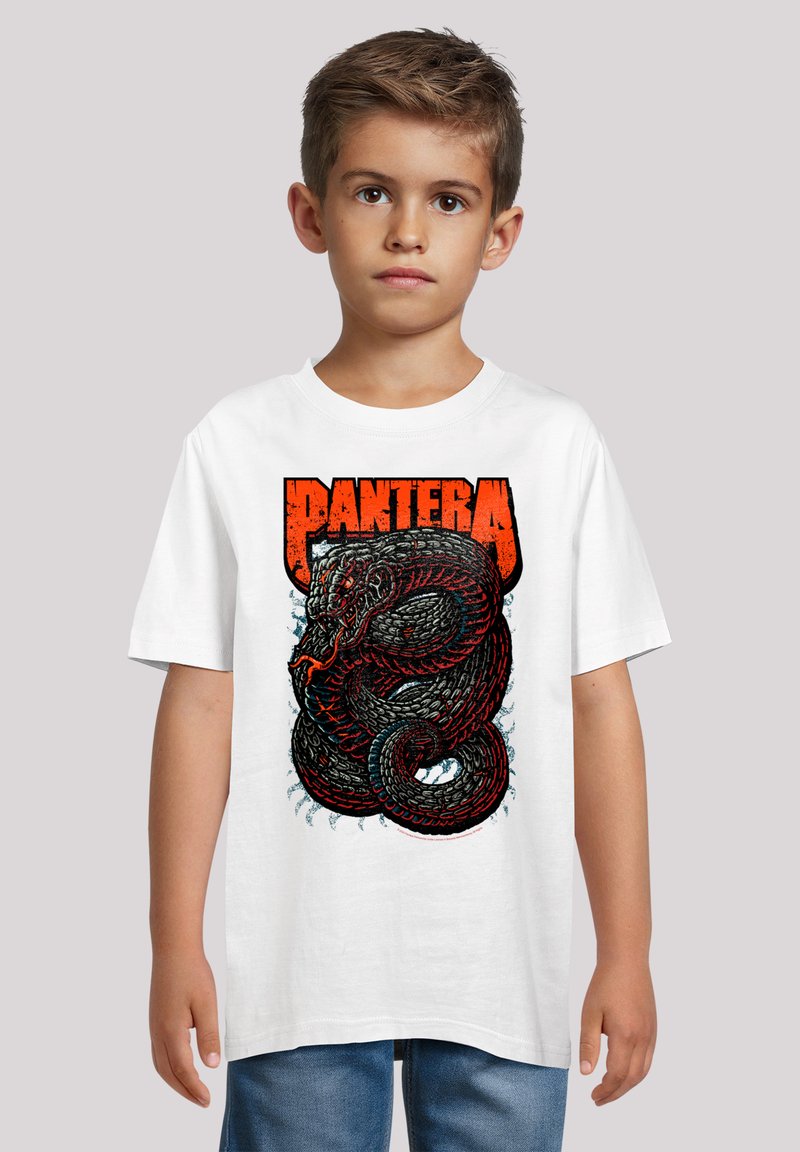 Weißes T-Shirt mit einem großen grafischen Design einer schwarz-roten Schlange, mit "PANTERA" in fettem Orange oben gedruckt.