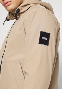 Jack & Jones JCOCLASSIC JACKET HOOD  - Casaco de inverno - tannin