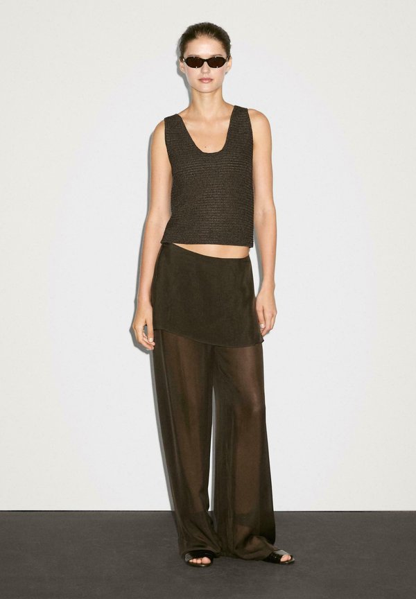 WITH ROUND NECKLINE - Top4