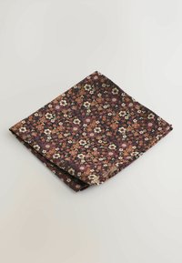 Tamsiai violetinė audinio medžiaga su daugybe spalvotų gėlių raštų, kurioje yra mažų gėlių smėlinėje, oranžinėje ir žalioje spalvose, tvarkingai sulankstyta.