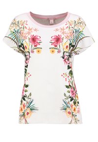 Camiseta blanca de manga corta con estampado floral colorido que presenta flores rosas y amarillas y hojas verdes, cuello redondo y ajuste holgado.