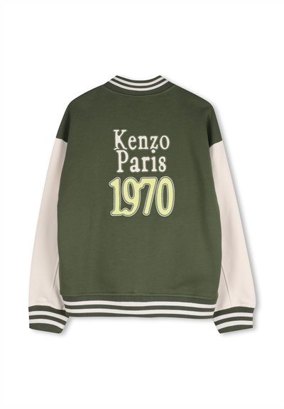 Sweat-shirt vert avec manches blanches. Présente une broderie "Kenzo Paris 1970" en vert clair. Poignets et ourlet côtelés. Texture de tissu doux.