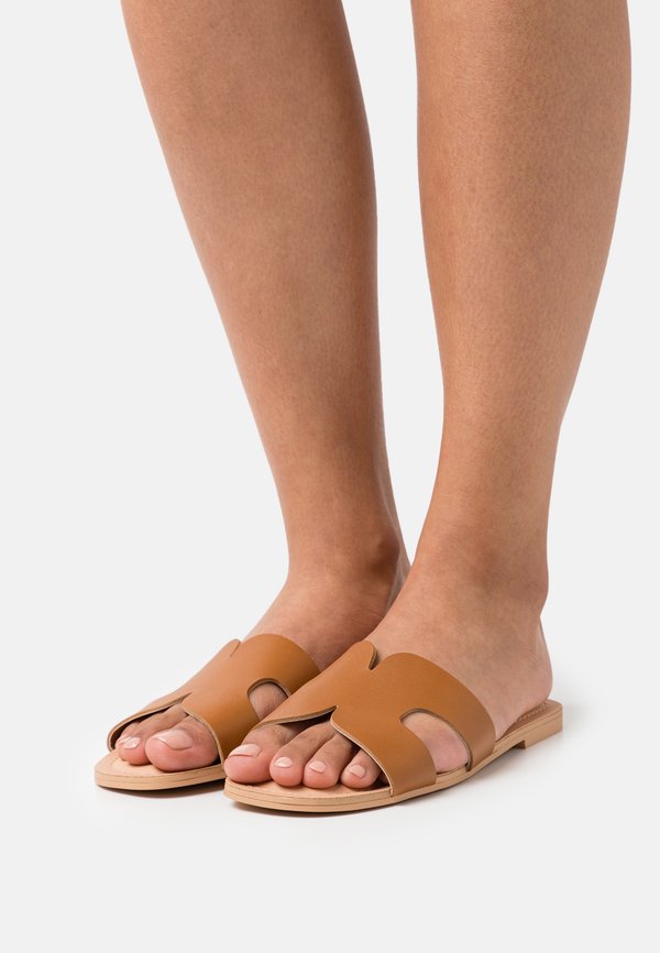 ZARNIA - Slippers - cognac