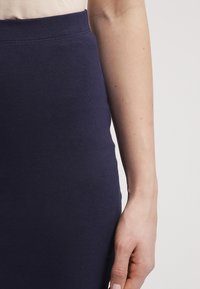 Zalando Essentials Kokerrok - dark blue