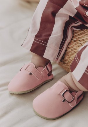 Next, CLOG  - REGULAR FIT - Pantofole - pink