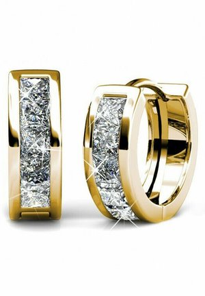 Gouden hoepel oorbellen met een verticale rij fonkelende, heldere cubic zirconia stenen in een rechthoekige zetting. Gladde afwerking met een gepolijste glans.
