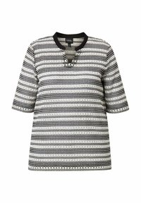 T-shirt med korte ærmer, der har et sort-hvidt stribet design med struktureret stof og en rund halslinje med en delvis knapdetalje.
