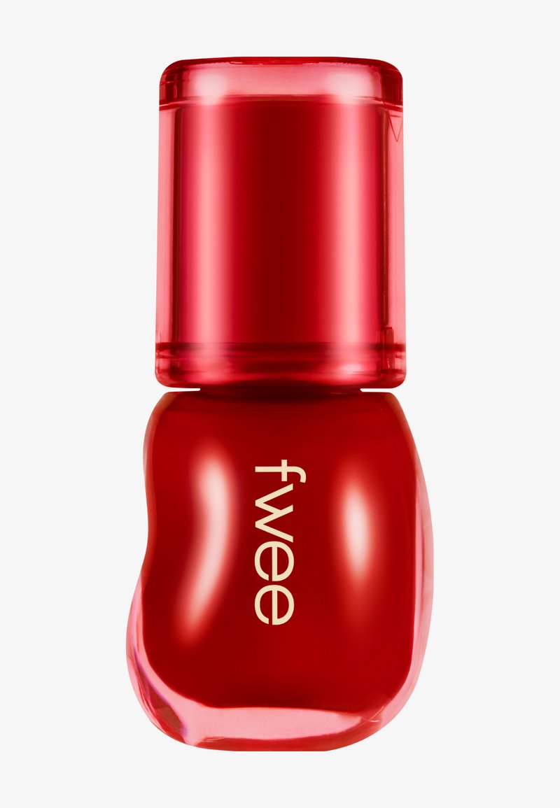 Flacon de vernis à ongles rouge avec des bords arrondis et un bouchon rouge translucide, étiqueté avec le nom de la marque "fwee" en texte blanc.