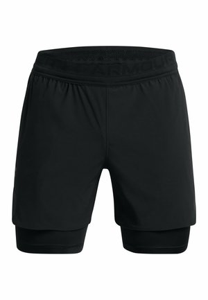 Schwarze Sportshorts mit einem dehnbaren Bund, der "ARMOUR" in strukturierten Buchstaben zeigt, sowie integrierten Kompressionsshorts darunter.