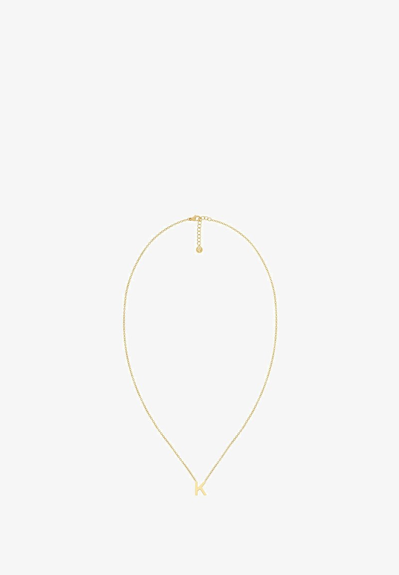 Collana in oro con pendente a forma di "k" minuscola. La catena è delicata e presenta una lucentezza discreta, creando un design minimalista.