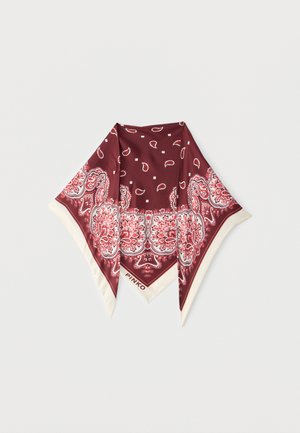 Foulard carré en soie avec motifs cachemire et floraux rouges, blancs et roses sur un fond bordeaux, plié pour montrer le nom de la marque "Pinko".