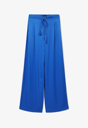Pantalons larges bleu en tissu lisse et léger. Dotés d'une taille à cordon de serrage et de détails plissés à l'avant pour une texture supplémentaire.
