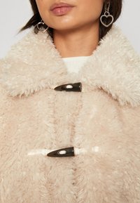ONLY Petite Abrigo de invierno - beige