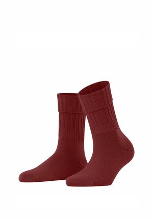 Chaussettes rouges à la cheville avec bordures côtelées, texture lisse et zones de renfort au niveau des orteils. Adaptées pour une tenue décontractée, fabriquées en matériau respirant.