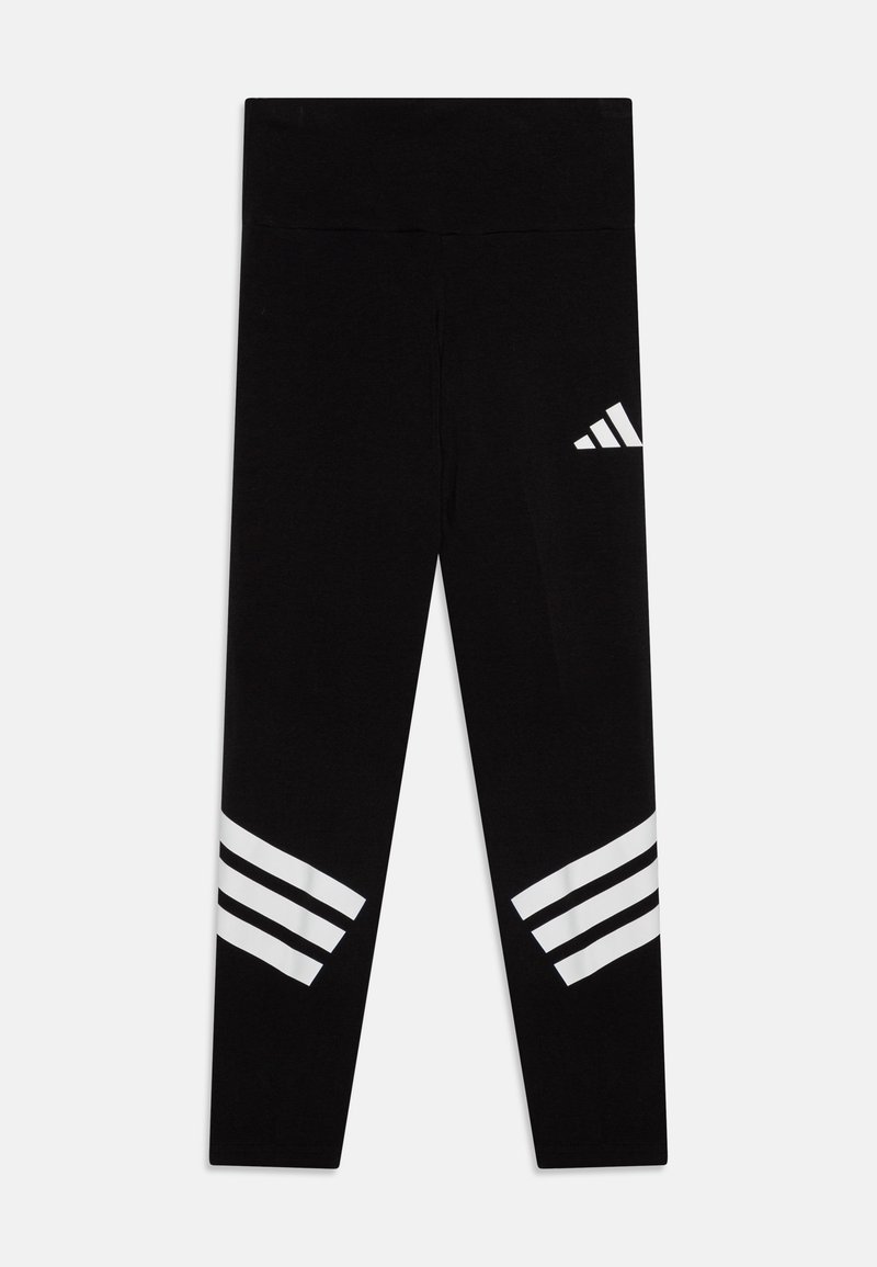 Leggings pretos com uma cintura alta, apresentando padrões de três riscas brancas na parte inferior das pernas e um pequeno logotipo na coxa superior.