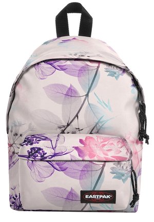 Sac à dos avec motif floral rose et violet, poche avant zippée, poignée noire et écusson logo Eastpak sur fond blanc.