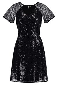 Robe noire à manches courtes recouverte de sequins, avec un décolleté en V. Comprend une ceinture à la taille pour un look ajusté.