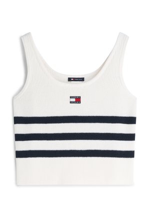 Camiseta sin mangas de punto blanca con dos rayas horizontales negras y un pequeño parche con el logo de Tommy Jeans centrado en el pecho.