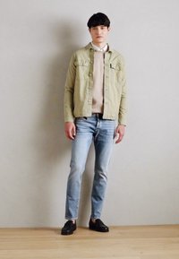 Thumbnail Image 2