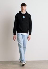 HUGO DARATSCHI - Hoodie - black