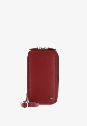 Sac bandoulière rectangulaire en cuir rouge foncé avec fermeture à double zip, sangle réglable et petit logo argenté en bas à droite.