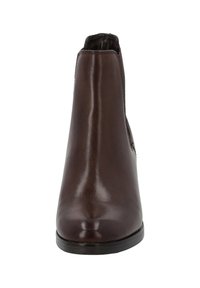 Botín de piel marrón con un diseño elegante, punta afilada y paneles laterales elásticos. Acabado brillante y un tacón bajo y texturizado.