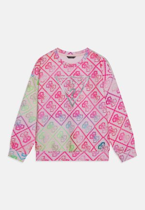Sweatshirt rose avec un motif en diamants, affichant des logos multicolores et un détail en triangle argenté au centre. Tissu doux et manches longues.