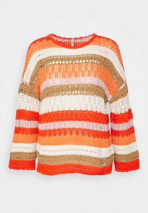 Gehaakte trui met lange mouwen met horizontale strepen in oranje, beige, wit, roze en bruin met een open breipatroon.